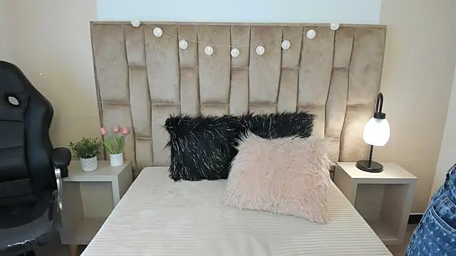 Snapshot of Esteff__o2 chatting on March 6, 2025, 7:43 pm Esteff o2 online show from March 6, 2025, 7:43 pm