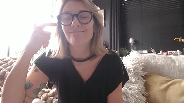 Snapshot of godinflower chatting on February 11, 2026, 9:36 am godinflower online show from February 11, 2026, 9:36 am