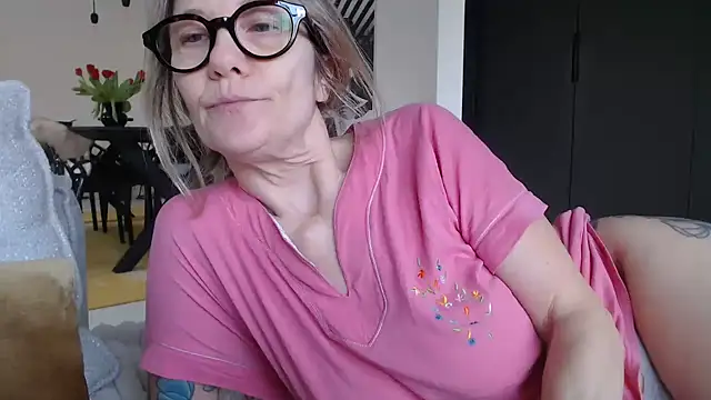 Snapshot of godinflower chatting on February 18, 2026, 9:16 am godinflower online show from February 18, 2026, 9:16 am