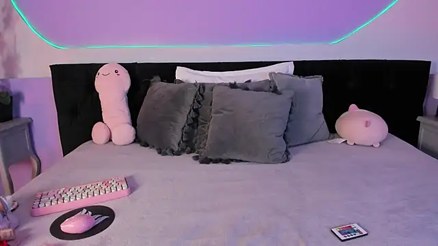 Snapshot of Julieta_Cortes__ chatting on December 3, 2025, 12:03 pm Julieta Cortes online show from December 3, 2025, 12:03 pm