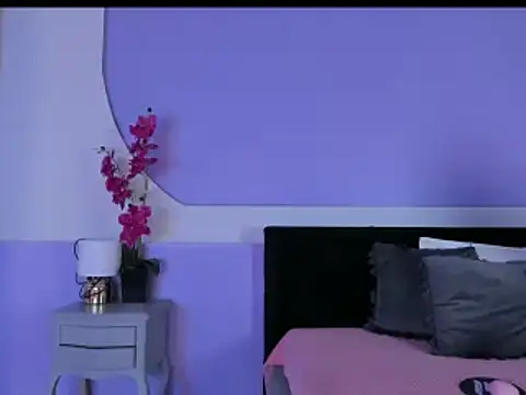 Snapshot of Julieta_Cortes__ chatting on December 4, 2025, 12:25 pm Julieta Cortes online show from December 4, 2025, 12:25 pm