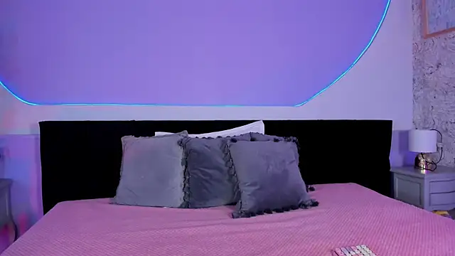 Snapshot of Julieta_Cortes__ chatting on December 5, 2025, 12:14 pm Julieta Cortes online show from December 5, 2025, 12:14 pm