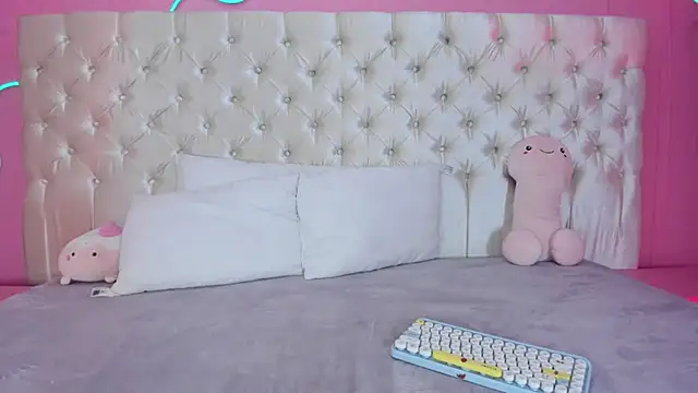 Snapshot of Julieta_Cortes__ chatting on February 2, 2026, 12:04 pm Julieta Cortes online show from February 2, 2026, 12:04 pm