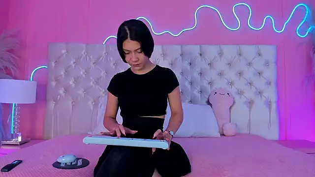 Snapshot of Julieta_Cortes__ chatting on February 14, 2026, 12:13 pm Julieta Cortes online show from February 14, 2026, 12:13 pm