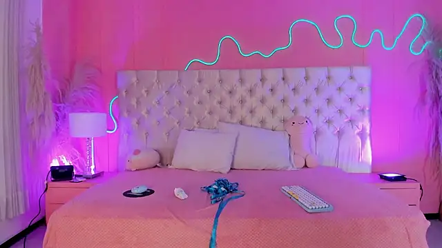 Snapshot of Julieta_Cortes__ chatting on February 24, 2026, 12:14 pm Julieta Cortes online show from February 24, 2026, 12:14 pm