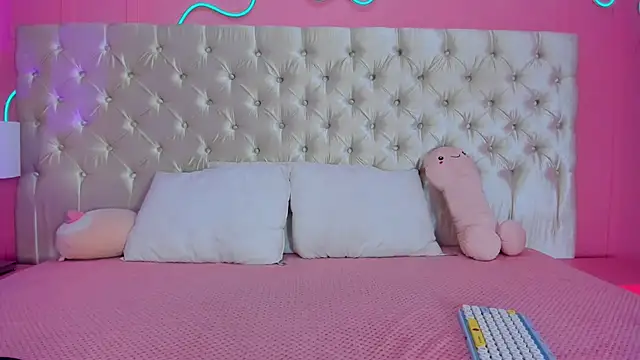 Snapshot of Julieta_Cortes__ chatting on February 27, 2026, 12:16 pm Julieta Cortes online show from February 27, 2026, 12:16 pm