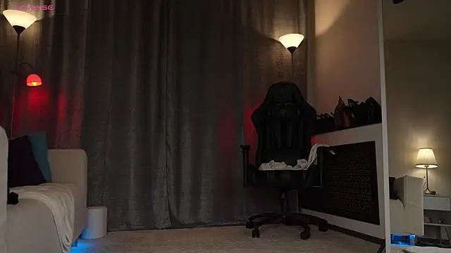 Amely Young online show from October 5, 2025, 2:21 am