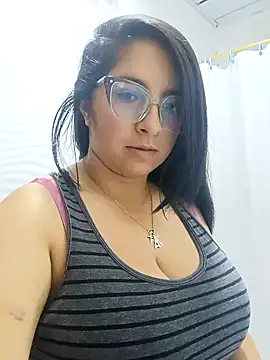 Snapshot of _Angelinaandrade_ chatting on February 5, 2026, 12:04 am Angelinaandrade online show from February 5, 2026, 12:04 am