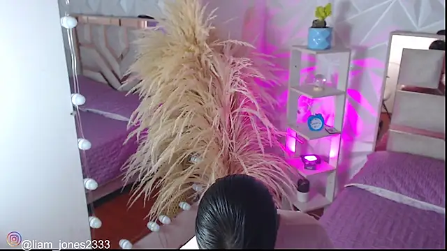 Jonesliam23 online show from September 23, 2025, 7:06 pm