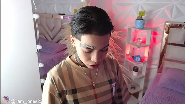 Jonesliam23 online show from October 3, 2025, 7:55 pm