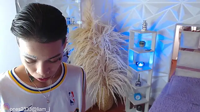 Jonesliam23 online show from October 10, 2025, 7:02 pm