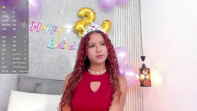 Snapshot of Sophiee_Velvet chatting on February 17, 2025, 1:32 pm Sophiee Velvet online show from February 17, 2025, 1:32 pm