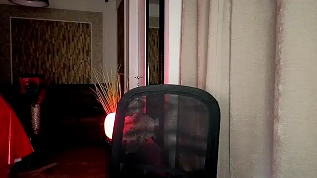 Snapshot of MiaRouge chatting on February 10, 2026, 10:41 am MiaRouge online show from February 10, 2026, 10:41 am