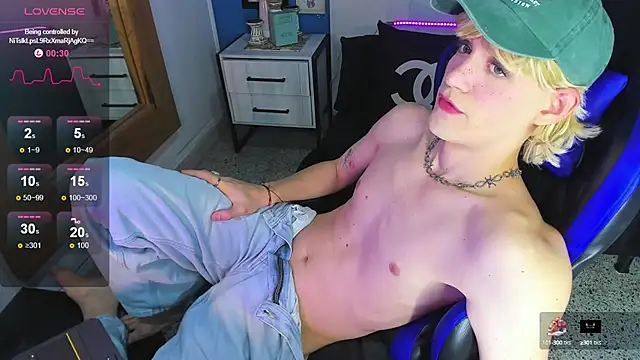 VladHellsing4 online show from September 10, 2025, 2:39 pm