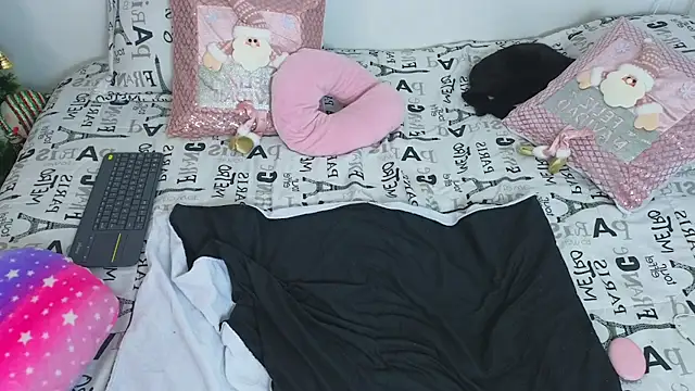 Snapshot of Lorenne_Miller chatting on December 26, 2024, 9:58 pm Lorenne Miller online show from December 26, 2024, 9:58 pm