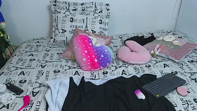 Snapshot of Lorenne_Miller chatting on December 27, 2024, 1:00 am Lorenne Miller online show from December 27, 2024, 1:00 am