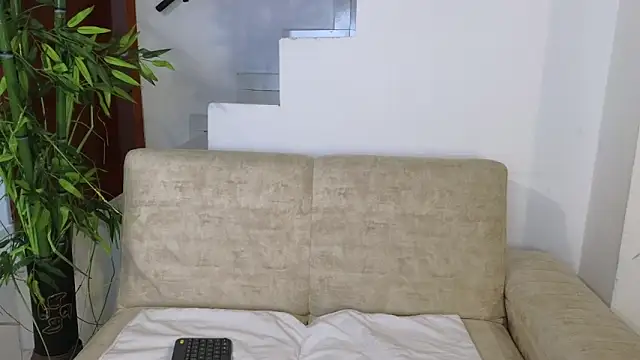 Snapshot of Lorenne_Miller chatting on September 10, 2025, 4:34 am Lorenne Miller online show from September 10, 2025, 4:34 am