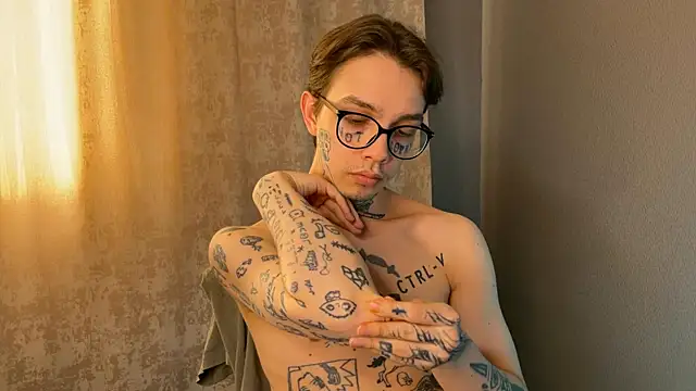 anahori  simon online show from February 9, 2025, 1:25 pm