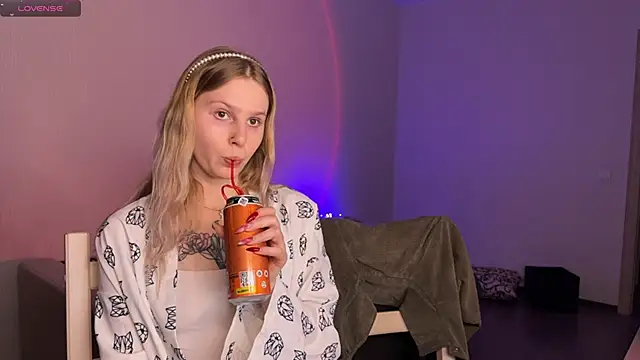 anahori  simon online show from March 7, 2025, 9:17 pm