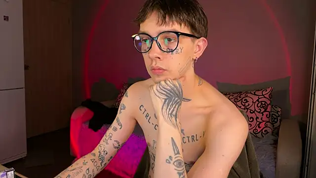 anahori  simon online show from September 17, 2025, 6:20 pm