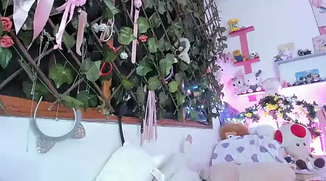 Snapshot of LunaDeCristall chatting on December 4, 2024, 9:46 pm LunaDeCristall online show from December 4, 2024, 9:46 pm