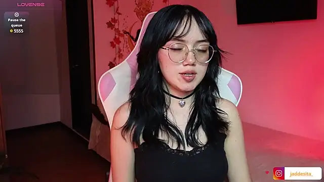 suzumi   online show from December 3, 2024, 5:09 am