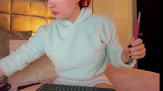 StacyRigel online show from February 13, 2025, 4:22 am