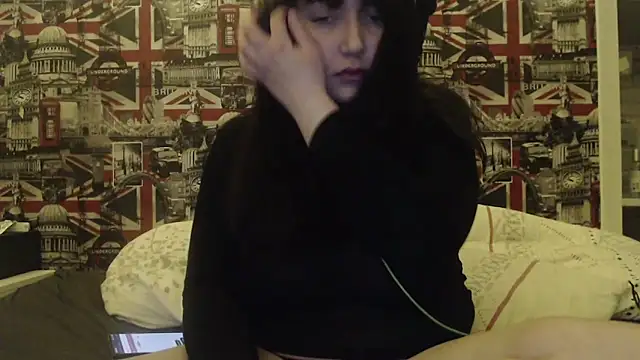 Lynylou online show from February 11, 2026, 10:59 pm