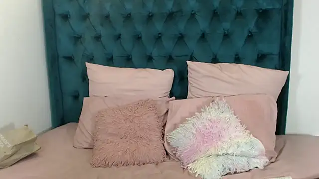 Snapshot of 1Blackertheberry1 chatting on December 31, 2024, 3:23 am 1Blackertheberry1 online show from December 31, 2024, 3:23 am