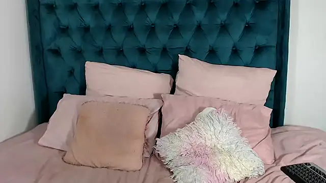 Snapshot of 1Blackertheberry1 chatting on February 9, 2025, 8:24 pm 1Blackertheberry1 online show from February 9, 2025, 8:24 pm