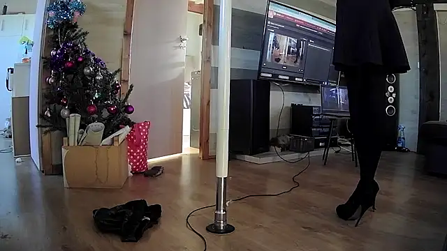 FLakiReve online show from December 18, 2025, 2:56 pm