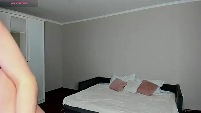 -Sacura- online show from November 20, 2025, 4:07 pm