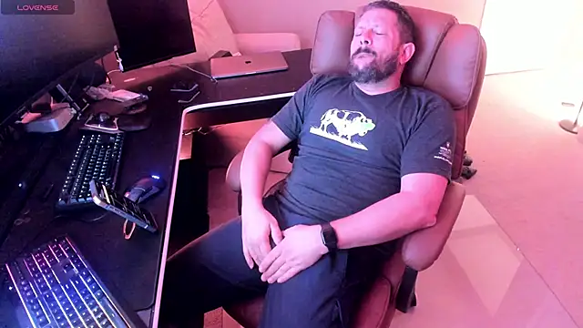 Snapshot of boytoyfrindles chatting on March 2, 2026, 11:39 am boytoyfrindles online show from March 2, 2026, 11:39 am