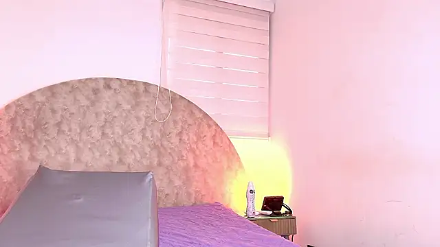 anisha x online show from February 4, 2026, 7:20 pm