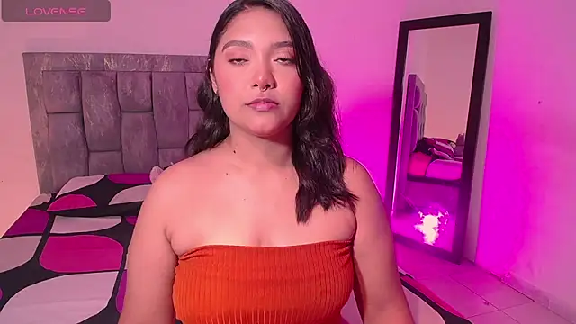 Snapshot of DIANEE_01 chatting on January 6, 2026, 10:56 pm DIANEE 01 online show from January 6, 2026, 10:56 pm