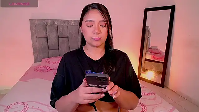 Snapshot of DIANEE_01 chatting on February 22, 2026, 1:18 am DIANEE 01 online show from February 22, 2026, 1:18 am