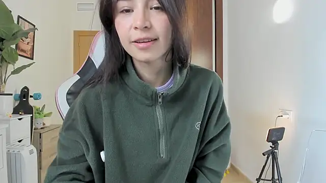 Snapshot of Adriennesexxx chatting on February 3, 2026, 5:40 pm Adriennesexxx online show from February 3, 2026, 5:40 pm