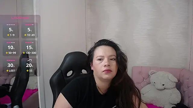 Snapshot of lauraguzman chatting on September 24, 2025, 3:21 am lauraguzman online show from September 24, 2025, 3:21 am