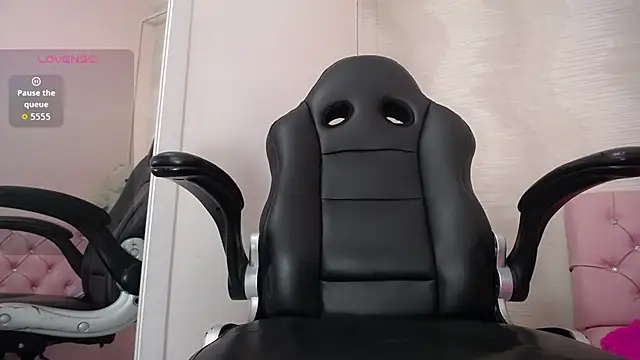 Snapshot of lauraguzman chatting on October 4, 2025, 3:15 am lauraguzman online show from October 4, 2025, 3:15 am