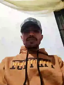 Snapshot of MDROBEL007 chatting on January 3, 2025, 1:14 pm MDROBEL007 online show from January 3, 2025, 1:14 pm