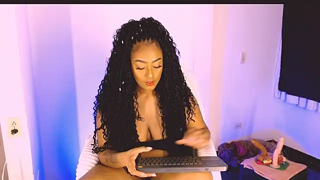 Snapshot of Emily_Williams12 chatting on September 21, 2025, 2:13 am Emily Williams12 online show from September 21, 2025, 2:13 am