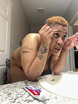 SexyHoneyRedd online show from February 25, 2025, 11:30 am