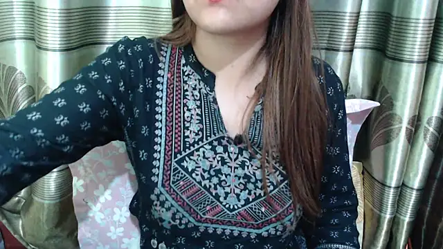 Snapshot of queen_angelina chatting on February 22, 2026, 12:45 am queen angelina online show from February 22, 2026, 12:45 am