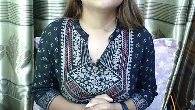 Snapshot of queen_angelina chatting on February 24, 2026, 12:52 am queen angelina online show from February 24, 2026, 12:52 am