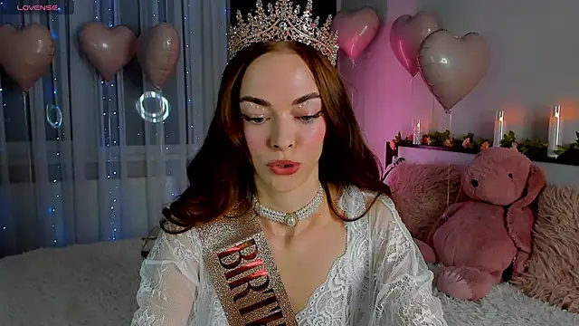 Undertheskin online show from February 8, 2025, 4:14 pm