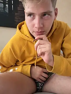 Snapshot of CDLukeLucy420 chatting on October 7, 2025, 9:50 am CDLukeLucy420 online show from October 7, 2025, 9:50 am