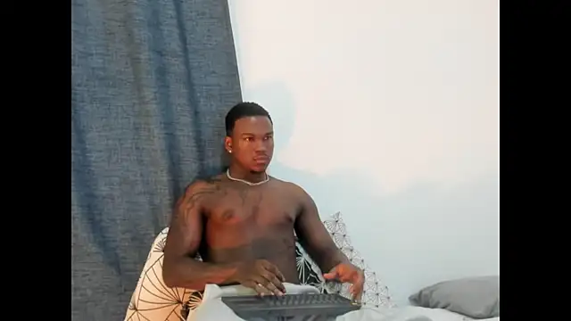 Snapshot of Troykhalil chatting on February 12, 2026, 7:58 am Troykhalil online show from February 12, 2026, 7:58 am