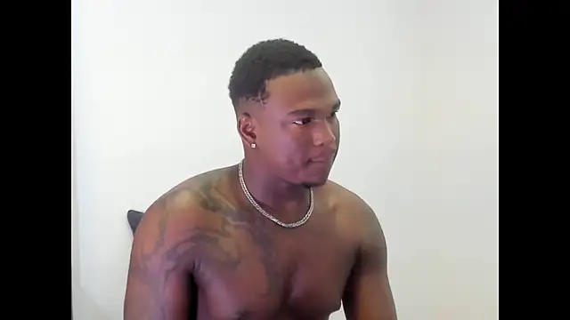 Snapshot of Troykhalil chatting on February 17, 2026, 9:10 pm Troykhalil online show from February 17, 2026, 9:10 pm