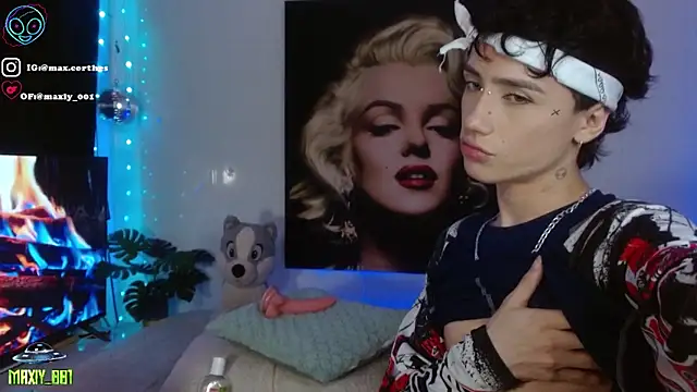 Snapshot of maxiy_001 chatting on February 1, 2026, 12:09 am maxiy 001 online show from February 1, 2026, 12:09 am