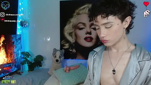 Snapshot of maxiy_001 chatting on February 18, 2026, 8:54 am maxiy 001 online show from February 18, 2026, 8:54 am